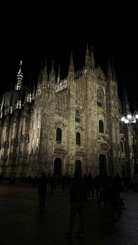 Milan At Night, Milano At Night, Opiumcore Wallpaper, Milano Wallpaper, Milano Cathedral, Dark Academia Widget, Goth Castle, Milano Aesthetic, Milan Aesthetic