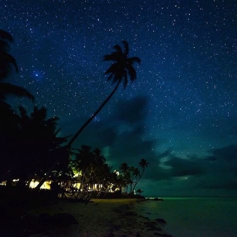 FROMNICARAGUA.COM on Instagram: “🌿🌊🦐✨ @travellingnicaragua The beautiful star-studded night sky over the Corn Islands ✨ . . . [Photo Credit: @big_corn_island ] #starynight…” Nature, Night Island Aesthetic, Island At Night, Sky Islands, Tropical Night, Desert Island, Stars At Night, Tropical Island, Shipwreck