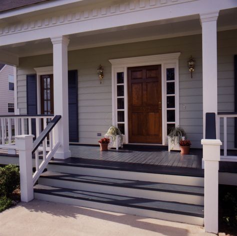 Welcoming covered front porch - plan 024D-0042 - houseplansandmore.com Home Exterior With Front Porch, Charcoal Porch, Front Porch Stairs Ideas, Porch Rails, Front Porch Stairs, Covered Front Porch, Front Porch Steps, Porch Stairs, Porch Kits