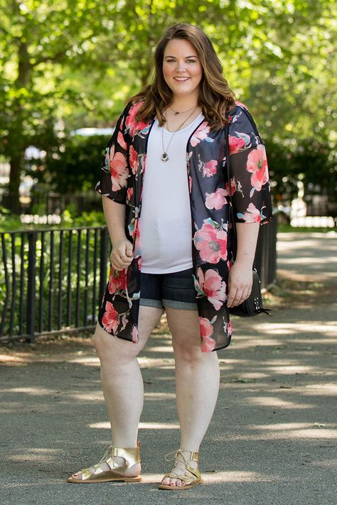 Summer layering is easy breezy with a light, flowery kimono. Go to Dia&Co, and make your style dreams come true! #DiaStyleInspo Outfits With Kimonos, Plus Size Styling, Kimono With Shorts, Editorial Lookbook, Outfits Gorditas, Summer Layering, Plus Size Fashionista, Plus Size Summer Outfits, Plus Size Summer