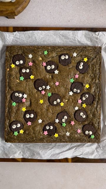 Eric🍰Baking and Recipes on Instagram: "Studio Ghibli soot sprite black sesame brownies ⚫️🫶 Should I do Sanrio, Sonny Angel, or Miffy next? 🙈 This is probably one of my favorite and most popular recipes. . 185g All-purpose Flour 1tsp baking powder A pinch of salt 115g butter 130g dark brown sugar 100g granulated sugar 2 eggs 70g black sesame paste (tahini) 100g chopped white chocolate  Recipe linked in my bio! For Ghibli brownies don’t do the swirl and use oreos, sprinkes, and chocolate to decorate.  #studioghibli #ghibli #spiritedaway #howlsmovingcastle #totoro #anime" White Chocolate Recipe, Decorated Brownies, Black Sesame Paste, Sesame Paste, White Chocolate Recipes, Soot Sprite, Oreo Brownies, Cute Snacks, Cute Food Drawings