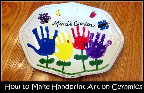 Kid's handprint art makes a sweet homemade gift for moms and grandmas. Find step-by-step instructions with pictures to help you create a cute design on a ceramic dish with your child's handprints. Handprint Plate, Homemade Gifts For Mom, Baby Art Projects, Footprint Crafts, The Whoot, Hand Prints, Footprint Art, Ceramic Platters, Painted Plates