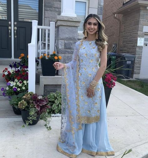 Dresses Traditional Indian, Indian Suits Punjabi, Outfits And Makeup, Bridesmaid Suits, Simple Indian Suits, Desi Wedding Dresses, Indian Outfits Lehenga, Dresses Traditional, Punjabi Outfits