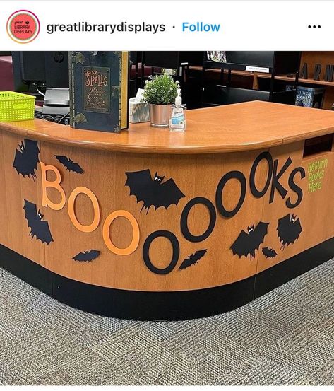 Library Decorations Ideas, Creative Library Displays, Seasonal Library Displays, Thanksgiving Library Display Ideas, Elementary Library Ideas Decor, School Library Halloween Decorations, Cozy School Library Ideas, Elementary Library Decor Themes, Teentober Library Ideas