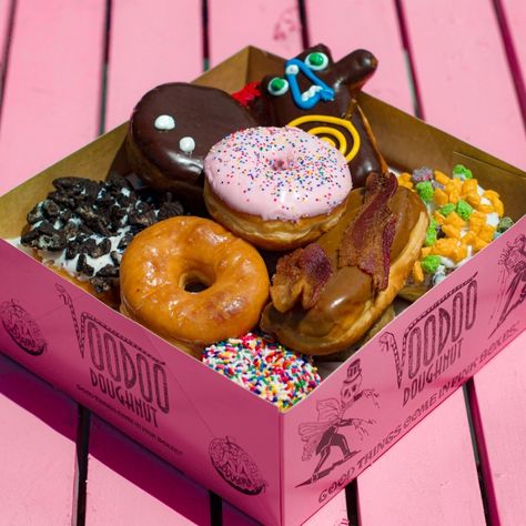 Voodoo Doughnut to Open First-Ever Arizona Location in Tempe Diary Pictures, Phoenix Food, Voodoo Donuts, Voodoo Doughnut, Aurora Colorado, Vegan Menu, Online Diary, Picture Library, Grand Opening