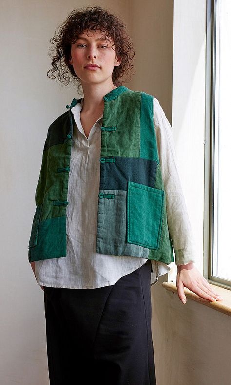 Quilted Waistcoat, Ropa Upcycling, Sleeveless Waistcoat, Mode Kimono, Large Clothes, 가을 패션, Dresses Shoes, Clothing Size Chart, Sewing Clothes