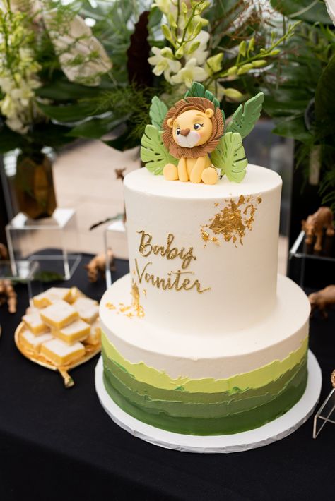 Simple Jungle Theme Cake, Lion Baby Shower Cake, Lion Baby Shower Theme, Jungle Baby Shower Cake, Simple Baby Shower Cake, Animal Baby Shower Cake, Safari Baby Shower Cake, Safari Baby Shower Boy, Jungle Theme Cakes