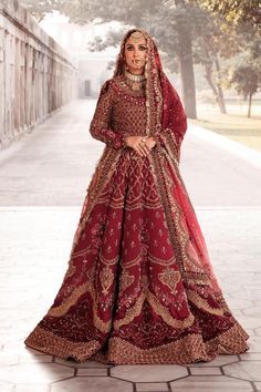 Nikkah Lehenga, Red Bridal Lehenga Pakistani, Bridal Lehenga Maroon, Bridal Lehenga Pakistani, Chic Prom Dresses, Pakistani Bridal Dress, Red Bridal Dress, Bridal Dupatta, Asian Bridal Dresses