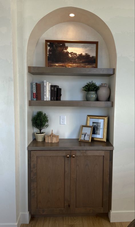 Arch cabinet wood Arch Dinning Room, Hallway Wall Niche, Arch Built In Cabinet, Arch Alcove Ideas Living Rooms, Arch Shelf In Wall Built Ins, Built In Arch In Wall, Arch Cupboard Design, Arched Linen Closet, Arched Alcove Ideas