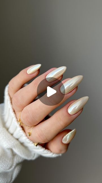 Bridal Nails, Vanilla Chrome Nails, Nails Pearlescent, Chrome Nail Design, Chrome Nails Designs, Chrome Nail, Chrome Powder, October 2, Elegant Nails