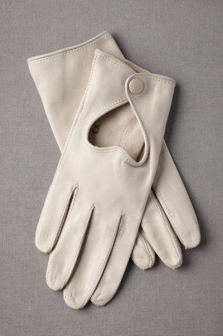 gloves White Leather Gloves, Winter Wedding Accessories, June Bug, Fashion Gloves, Gloves Fashion, Vintage Gloves, Chique Outfits, Wedding Gloves, Anne With An E