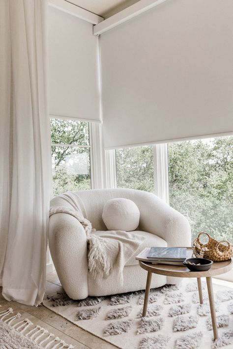 Organic Modern Window Coverings, Modern Traditional Window Treatments, Different Window Treatments In Same Room, Condo Window Treatments, Scandinavian Window Treatments, Sunroom Window Treatments Ideas, Minimalist Window Treatments, Bedroom Window Coverings, Sunroom Window Treatments