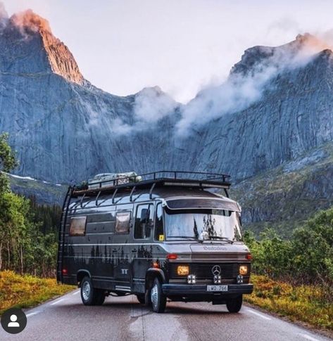 School Bus Camper, Mercedes Camper, Kombi Motorhome, Campervan Rental, Camper Hacks, Kombi Home, Combi Volkswagen, Sprinter Camper, Campervan Life