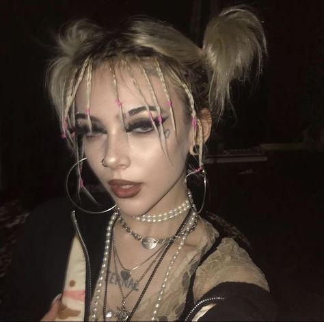 Metalhead Hairstyles, Hair Styles Undercut, Punk Japanese, 2000s Y2k Aesthetic, Y2k Aesthetic Grunge, Japanese 2000s, Maquillage On Fleek, Y2k Hair, Y2k Hairstyles