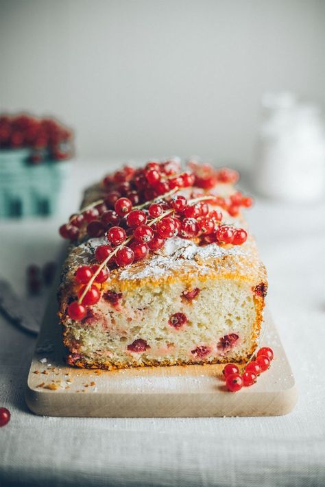 Lemon & Red Currant Yogurt Loaf recipe #redcurrant #desserts Red Currant Recipe, Currant Bread, Currant Cake, Currant Recipes, Loaf Recipes, Red Currant, Cat Treat Recipes, Fruit Recipes, Healthy Dessert