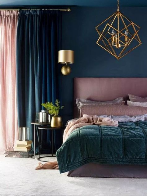 a teal bedroom with a mauve bed, mauve and green bedding, a pink and teal curtain, gold touches for elegance Teal Bedroom, Trendy Bedroom, Modern Bedroom Design, Bedroom Green, Blue Bedroom, Master Bedrooms Decor, Blue Walls, Bedroom Colors, Room Colors