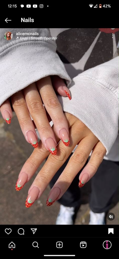 Strawberry Oval Nails, Strawberry Nails Designs Short, Cute Strawberry Nail Designs, Nails Design Strawberry, Strawberry Nail Inspiration, Strawberry Nails Ideas, French Tip Nails With Fruit Design, Funky French Tip Nail Designs, Spring Nails Strawberry