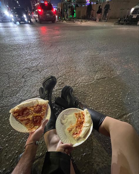 pizza in the street, food truck, black boots, night life, city girl aesthetic Pizza Worker Aesthetic, New York Food Truck, Food Truck Aesthetic Night, City Walking Aesthetic, Pizza Girl Aesthetic, Eating Pizza Aesthetic, Pizza Aesthetic Night, Food Dark Aesthetic, Aesthetic Street Food