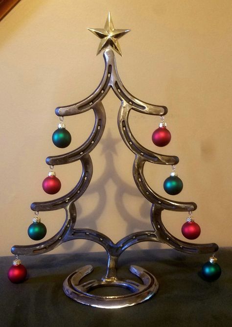 Welded Christmas Ideas, Christmas Welding Projects Gift Ideas, Christmas Welding Art, Christmas Welding Projects, Horse Shoe Christmas, Horseshoe Christmas Tree, Diy Welding Projects, Start Of Fall, Horseshoe Crafts Projects