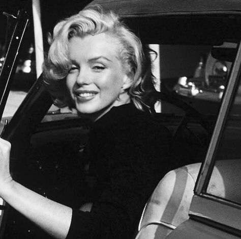 Marilyn Monroe Photography, Goddess Women, Marilyn Monroe Fashion, Alfred Eisenstaedt, Marilyn Monroe Photos, Norma Jean, Actrices Hollywood, Norma Jeane, Old Hollywood Glamour