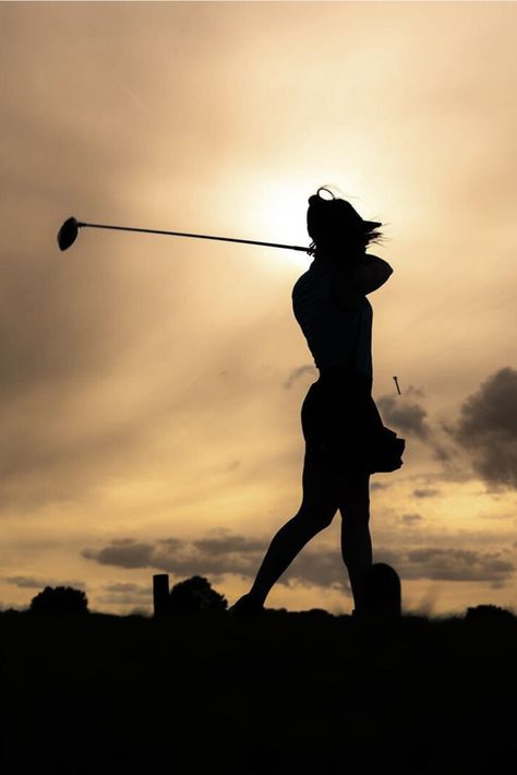 Golf Photoshoot Women, Golf Asthetic Photos, Woman Golfing, Golf Senior Pictures, Golf Lifestyle, Female Golfers, Golf Girl, Golf Photography, 2024 Goals