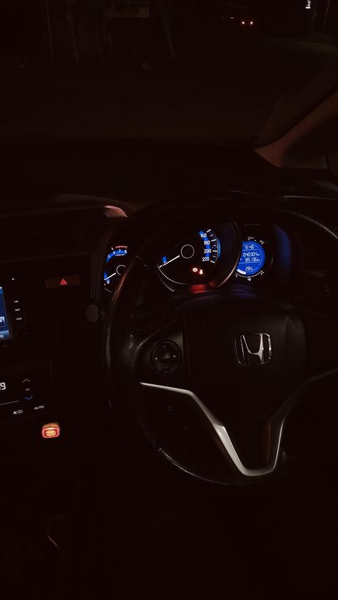 Honda civic Honda Civic Aesthetic, Night Rides Snapchat, Cars Wallpaper, Aesthetic Car, Chill Photos, Jude Bellingham, Car Wallpapers, Honda Civic, Photo Editor