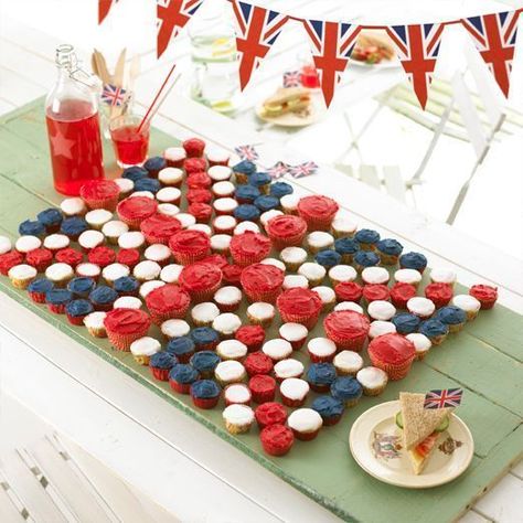 <p>This cupcake union jack isn’t that difficult to make but it certainly looks royally magnificent.  <i><a href="https://uk.pinterest.com/pin/375346950163979823/" rel="nofollow noopener" target="_blank" class="link rapid-noclick-resp">[Photo: Pinterest]</a></i></p> Recipes For Babies, England Crafts, British Themed Parties, Jubilee Cake, England Party, Beatles Party, Uk Parties, British Party, Royal Tea Parties