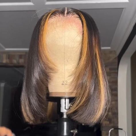 Middle Part Bob With Layers, Straight Bob With Highlights, Short Layered Wig, Bob With Brown Highlights, Straight Bob With Layers, Highlight Bob Black Women, Layers For Medium Length Hair Straight, Dimensional Blonde Bob, Highlights Bob Wig