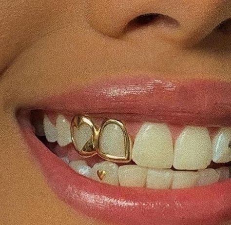 𝑃𝑖𝑛: @𝑐𝑜𝑙𝑑 𝑠𝑡𝑒𝑝𝑝𝑎🧘🏾‍♀️💰 | Teeth jewelry, Tooth gem, Grillz teeth Gold Tooth Cap, Girl Grillz, Pretty Teeth, Dental Jewelry, Grillz Teeth, Teeth Caps, Diamond Grillz, Diamond Teeth, Gold Grillz