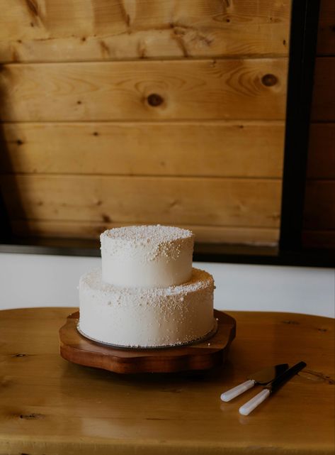 Single Layer Wedding Cake Pearl, Small Pearl Wedding Cake, Simple Wedding Cake With Pearls, Plain White Wedding Cake, Wedding Cake With Pearls, Plain White Cake, Plain Wedding Cakes, Wedding Cake Minimalist, All White Wedding Cake