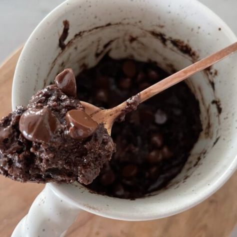 Cottage Cheese Chocolate Mug Cake - Fit Healthy Macros Essen, Peanut Butter Chocolate Mug Cake, Moist Chocolate Mug Cake, Baking Envy, Easy Chocolate Mug Cake, Muffin In A Mug, Protein Mug Cakes, Broma Bakery, Double Chocolate Muffins