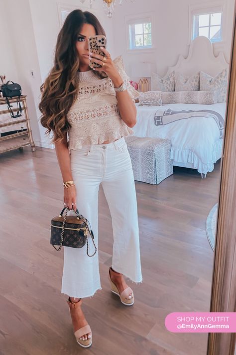 2023 Dressy Outfits, Wedges Outfit 2023, Wedge Heels Outfit Jeans, White Heels Outfit Summer, Outfits To Wear With Wedges, Cute Outfits With Wedges, Jeans And Wedges Outfit, White Jeans Outfit Dressy, Dress With Wedges Outfit