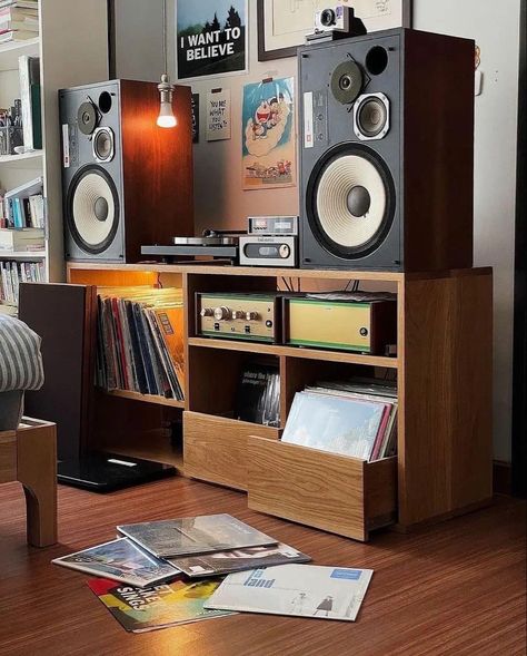 Jbl L100, Vinyl Record Furniture, Vinyl Record Room, Turntable Setup, Audiophile Room, Hifi Room, Hifi Furniture, Leather Sofa Living, Home Music Rooms