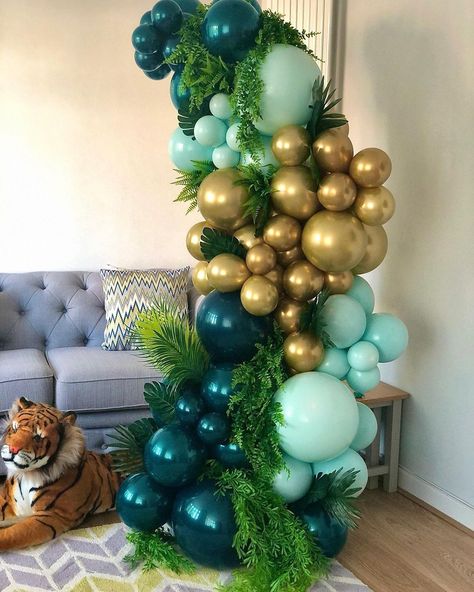 Jungle Balloon Column, Jungle Balloons, Balloon Arrangement, Birthday Glam, Angel Theme, Balloon Creations, Jungle Fever, Diy Balloon Decorations, Mini Balloons