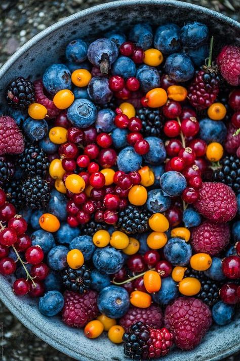 Forest Berries Aesthetic, Berries Aesthetic, Food Wallpaper Aesthetic, Berry Aesthetic, Bowl Of Berries, Fruits Aesthetic, Berries Photography, Berry Photography, Food Art Photography