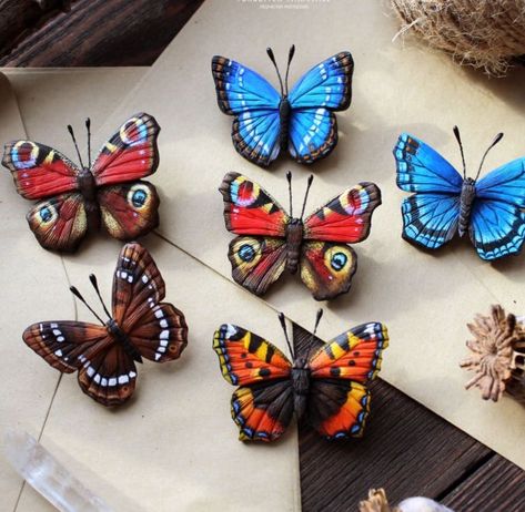 Clay Bird, Butterfly Artwork, Polymer Clay Bracelet, Leather Craft Projects, Clay Crafts Air Dry, Polymer Clay Diy, Polymer Crafts, Cute Polymer Clay, Art N Craft