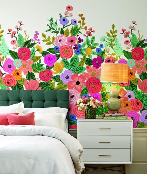 2021 Home Decor Trends According to the Pros 2021 Home Decor Trends, Farmhouse Wallpaper, Whimsical Home, Mural Floral, Mural Design, Old Wallpaper, Designers Guild, Home Decor Trends, Wallpaper Roll