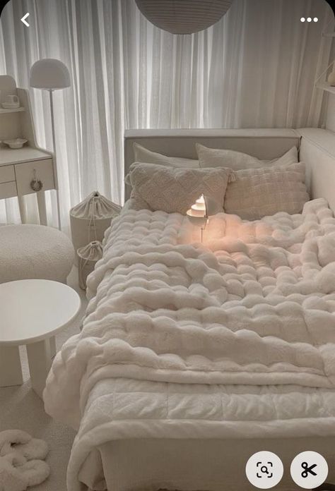 Clean Girl Apartment, Clean White Room, Room Ideas Clean Girl, It Girl Room, Clean Girl Room, Room Necessities, Dream Bedroom Inspiration, White Room Decor, Luxury Room Bedroom