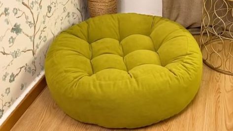 Easy DIY Floor Pouf Cushion Sewing Tutorial | DIY Joy Projects and Crafts Ideas Floor Pillows Diy How To Make, Diy Floor Cushion Couch, Floor Chair Diy, How To Make A Cushion, Diy Comfy Chair, Diy Floor Poofs, Round Chair Cushions Diy, Floor Cushion Diy, Floor Cushion Sewing Pattern