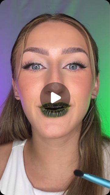 Beetle Juice Lips Trend, Beetlejuice Make Up Ideas, Beetlejuice Hair Ideas, Diy Beetlejuice Makeup, Beetlejuice Inspired Makeup Simple, Beetle Juice Lips, Beetlejuice Lip Trend, Kids Beetlejuice Makeup, Cute Beetlejuice Makeup