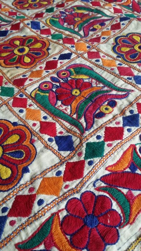 Ahir embroidery, Gujarat Sadu Bharat, Kutchi Work, Folk Art Embroidery, Kutch Work Designs, Hand Work Design, Textile Wall Hangings, Kutch Work, Redwork Embroidery, Embroidery Works