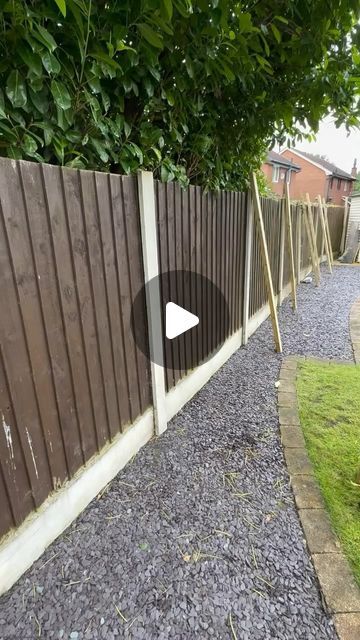 Small Fenced Backyard Ideas, Fence Batten Ideas, Outside Fence Decor Ideas, Diy Slatted Fence, Hide Ugly Fence, Fence Covering Ideas, Batten Fencing, Batten Fence, Backyard Fence Ideas