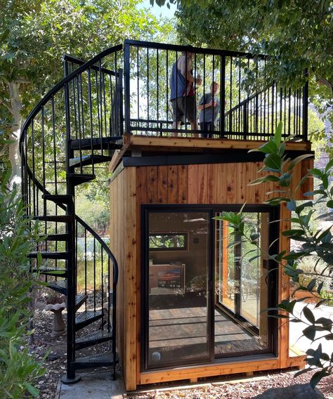 Outdoor Office Design, Cool Shed Ideas Interior, Mini Hangout Shed, Backyard Shed Office Ideas, Tiny House Home Office, Office Pods Outdoor, Off Grid House Ideas, Tiny Garden Office, Outside Office Ideas