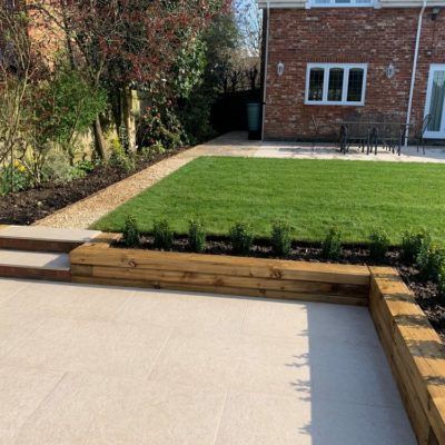 Patio Edges Ideas, Raised Patio Edging Ideas, Resin Patio Ideas, Patio Edging Ideas, Patio Border Ideas, Garden Patio Ideas, Sleepers In Garden, Backyard Aesthetic, Patio Ideas On A Budget