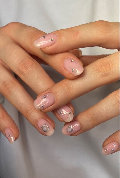 Star Sign Nail Art, Light Pink Nail Designs Acrylic, Taurus Constellation Nails, Taurus Nails Ideas, Taurus Nail Art, Silver And Nude Nails, Star Sign Nails, Silver Stars Nails, Birthday Nails Taurus