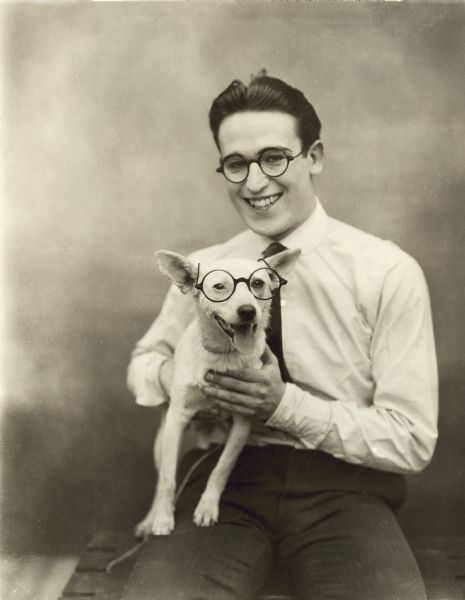 Harold Lloyd and Specks | Photograph | Wisconsin Historical Society Harold Lloyd, Classic Film Stars, Silent Film Stars, Septième Art, Weird Images, Silent Movie, Film History, Wearing Glasses, Vintage Portraits