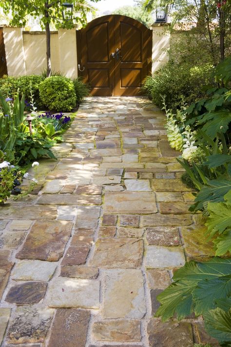 Flagstone Pathway, Pathway Ideas, Stone Garden Paths, Boxwood Garden, Paver Walkway, Front Walkway, Path Ideas, Path Design, Garden Stepping Stones