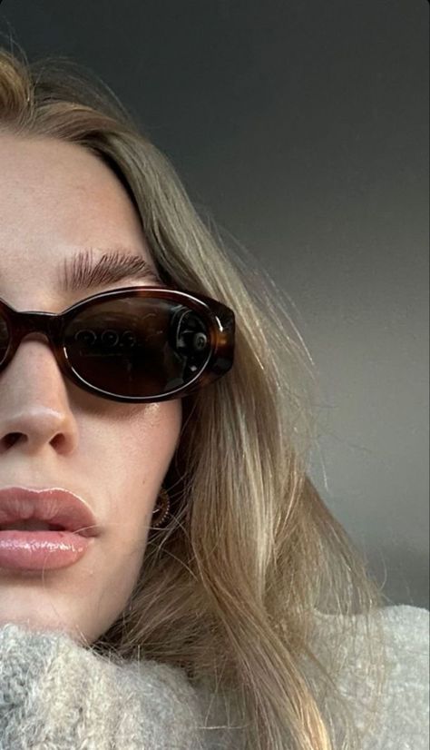 Sun Glasses Fashion Women, Oval Sunglasses Aesthetic, Sun Glasses 2024, Sunglasses Aesthetic Outfit, Square Face Sunglasses, Retro Rectangle Sunglasses, Sunglasses 90s, Sunglasses For Your Face Shape, Glasses For Your Face Shape