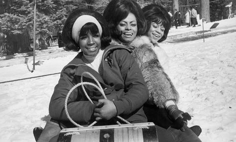 Best Motown Christmas Songs: An Essential Seasonal Playlist | uDiscover Motown Christmas, Diana Ross And The Supremes, Diana Ross Supremes, Old Hollywood Movie, The Supremes, R&b And Soul, Christmas Playlist, Holiday Songs, People Of Interest