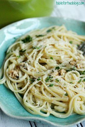 Linguine and Clam Sauce - less than 30 minute dinner for the busy weeknights! Linguine And Clams, Clam Sauce Linguine, Clam Sauce, 30 Minute Dinners, Table For Two, Clam Recipes, Paula Deen, Happy Girl, Pizza Pasta